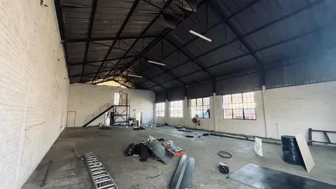5 Neutron Rd, Chloorkop has a 438m² Warehouse Available To Let (8)
